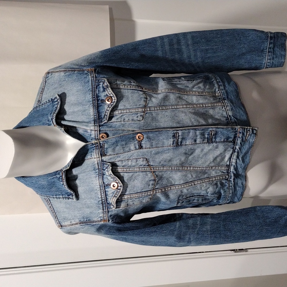 Forever 21 mens blue denim jeans jacket. Small